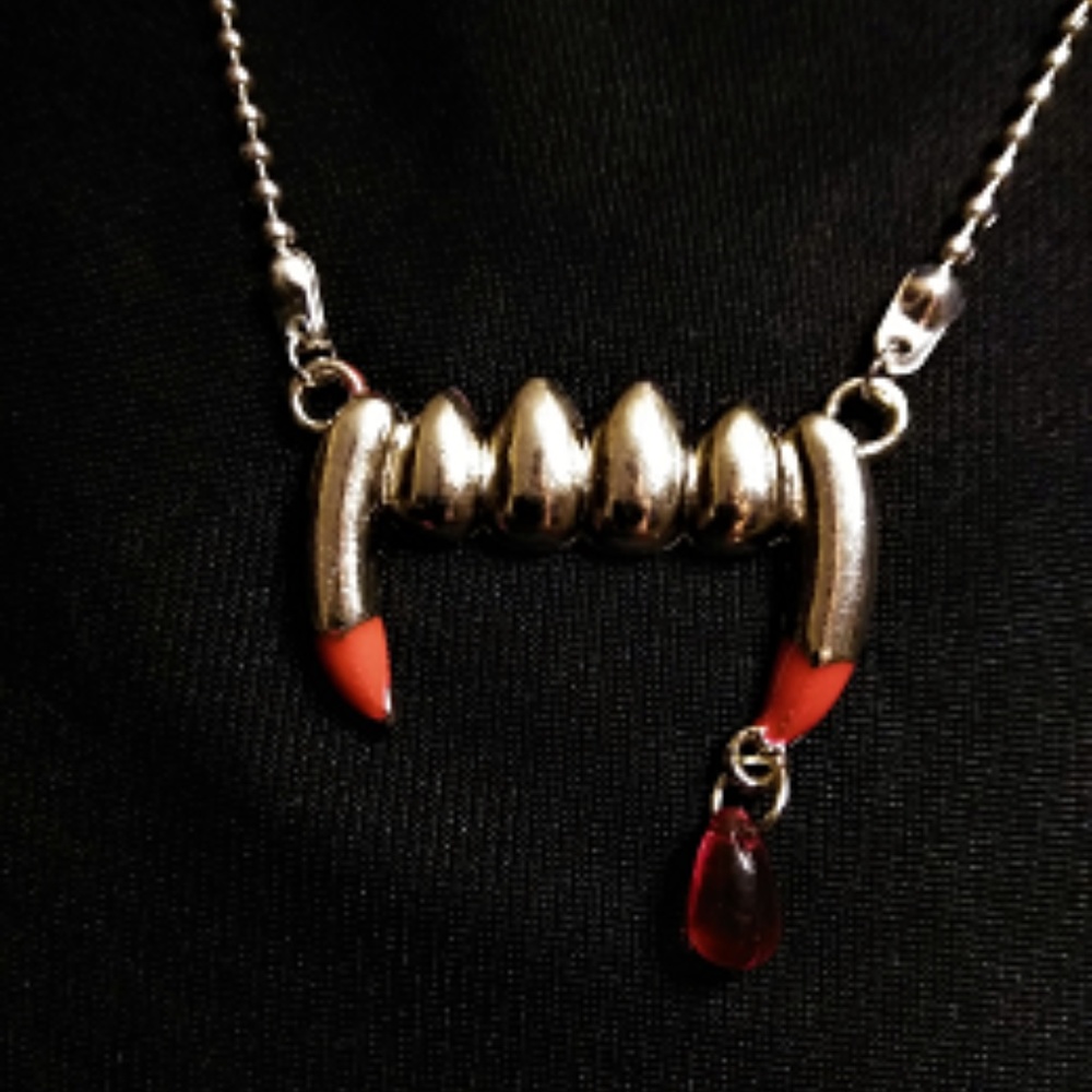 NWT, HAND MADE VAMPIRE TEETH NECKLACE.